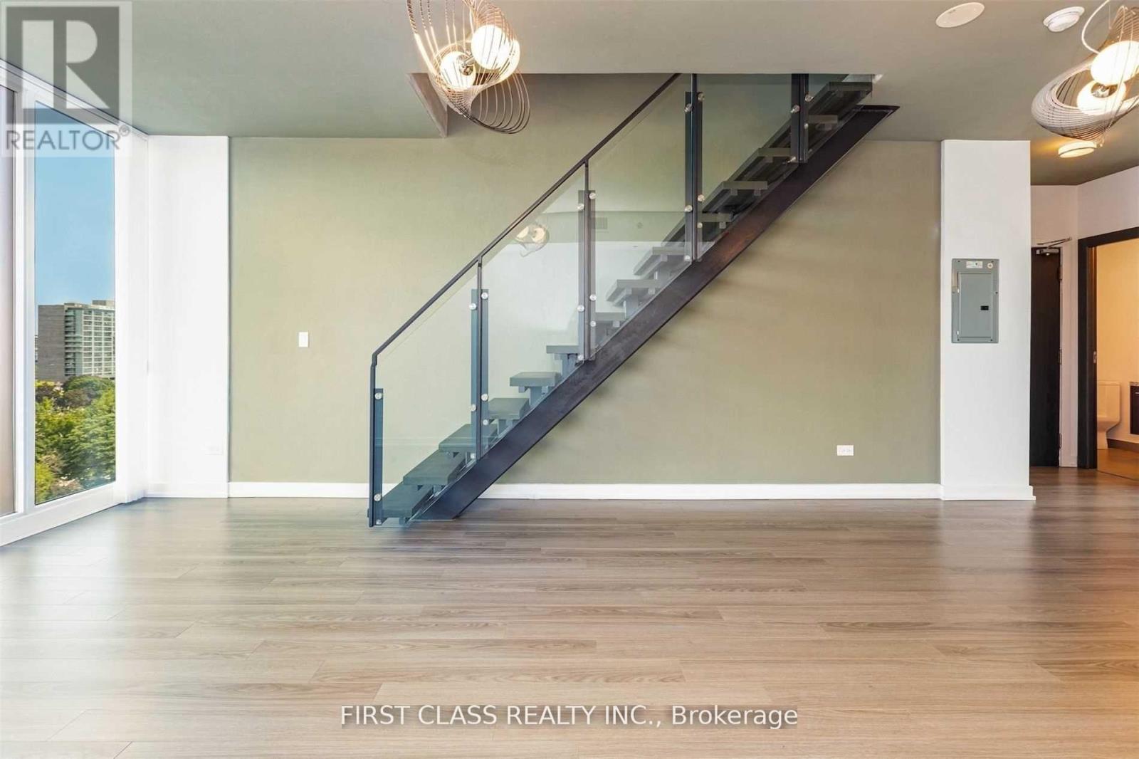 #907 220 GEORGE STREET - 11