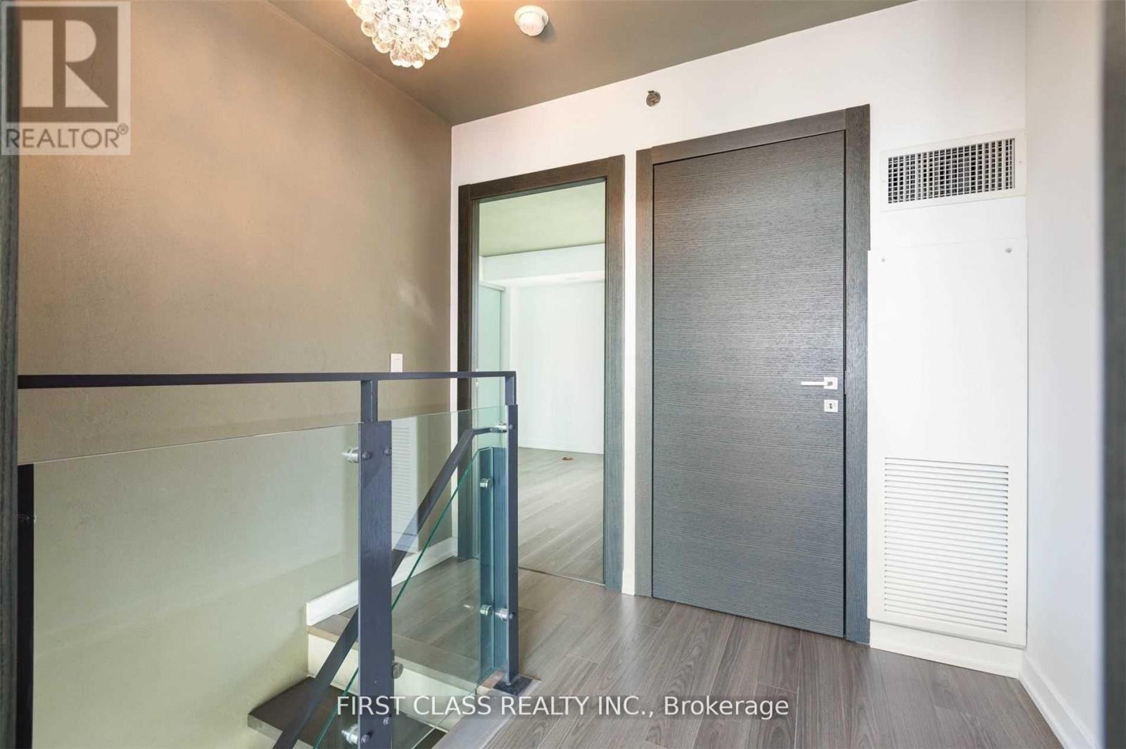 #907 220 GEORGE STREET - 12
