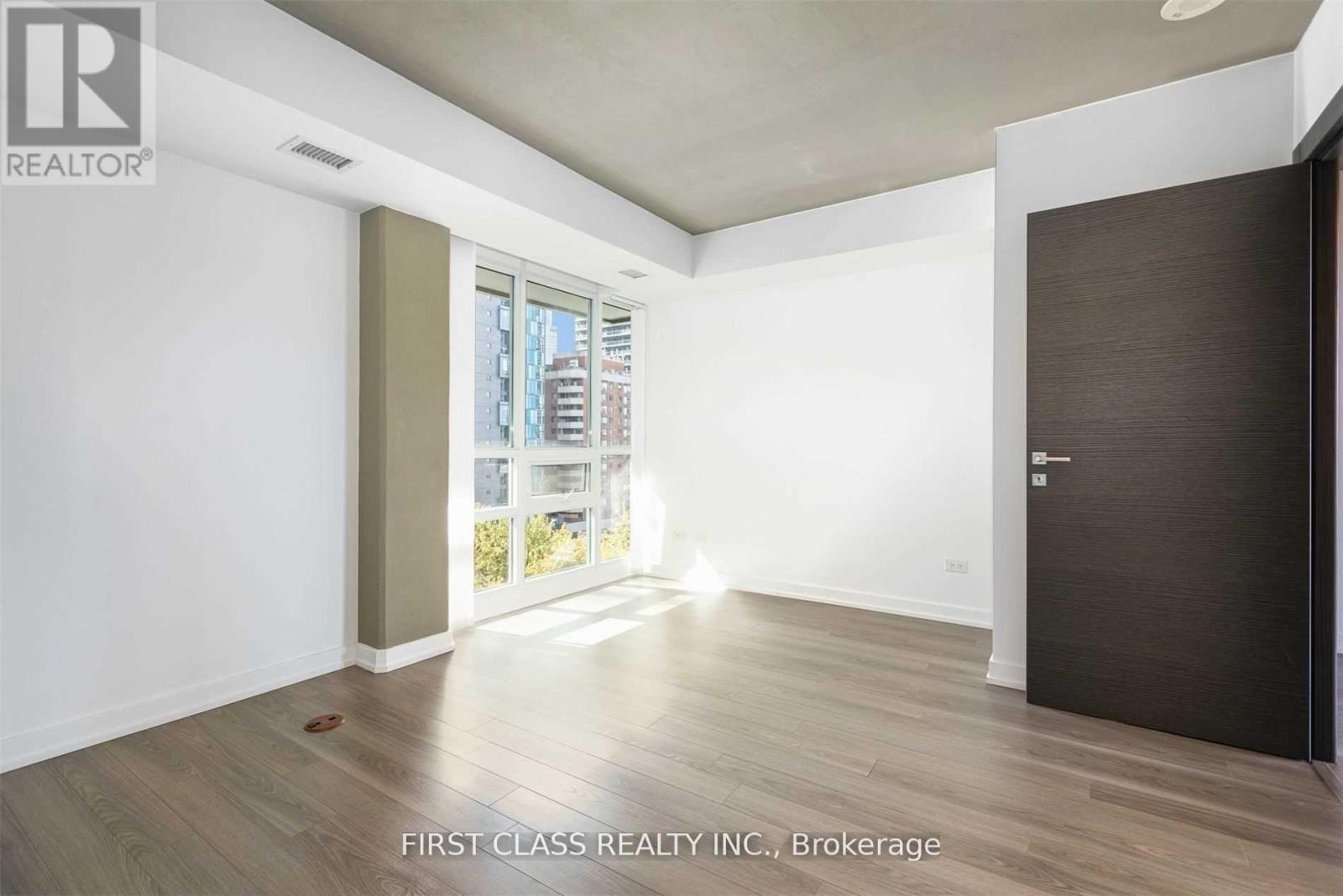 #907 220 GEORGE STREET - 14