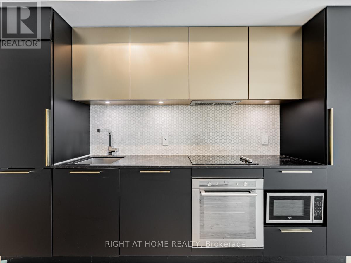 #1615 85 WOOD STREET - 12