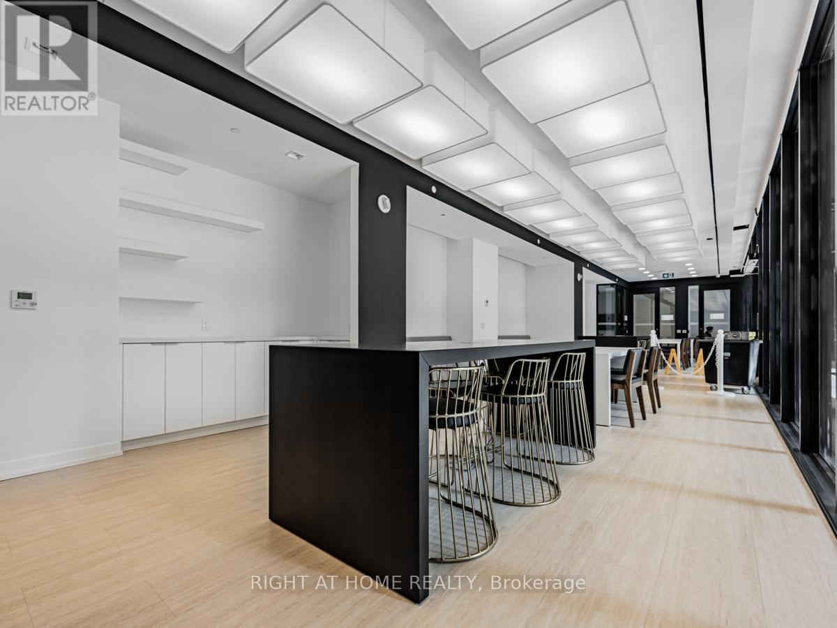 #1615 85 WOOD STREET - 6