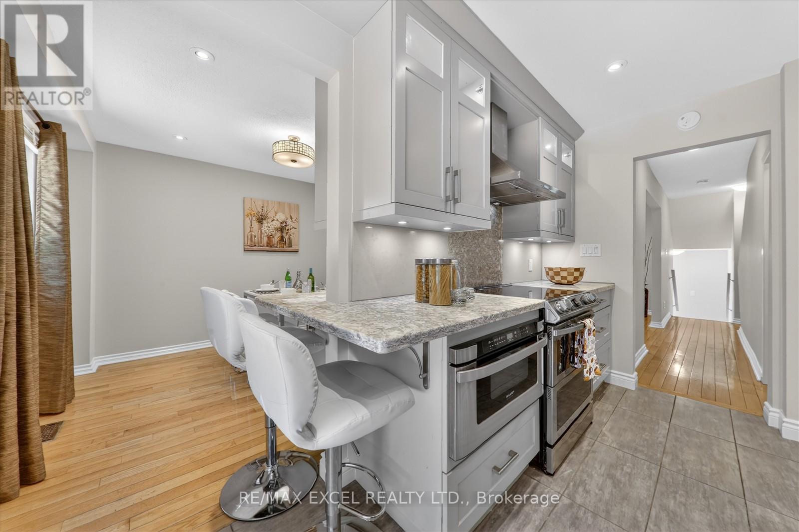 18 SCOTNEY GROVE - 11