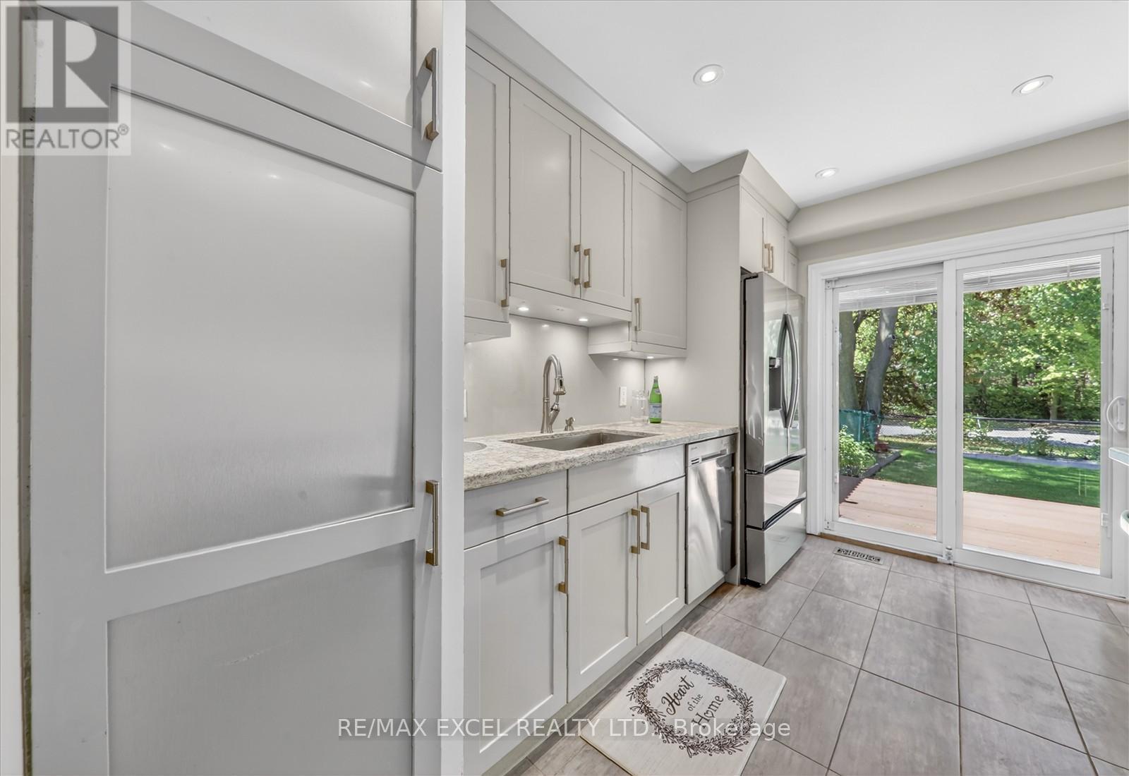 18 SCOTNEY GROVE - 13
