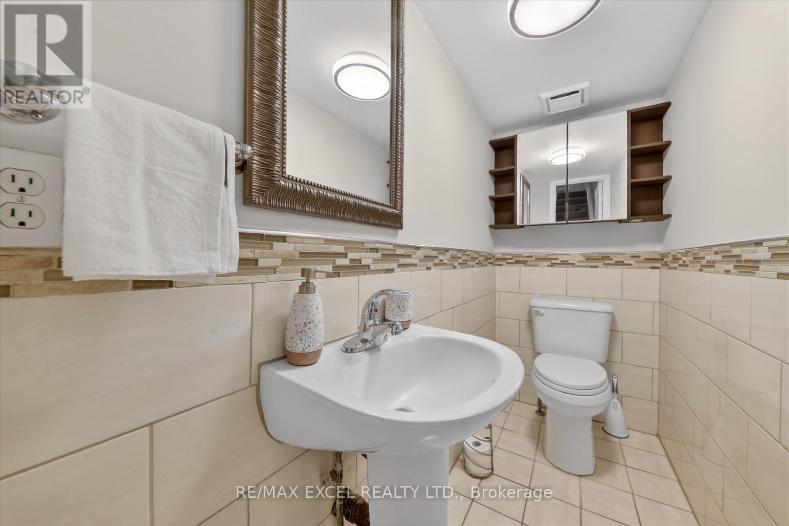 18 SCOTNEY GROVE - 16