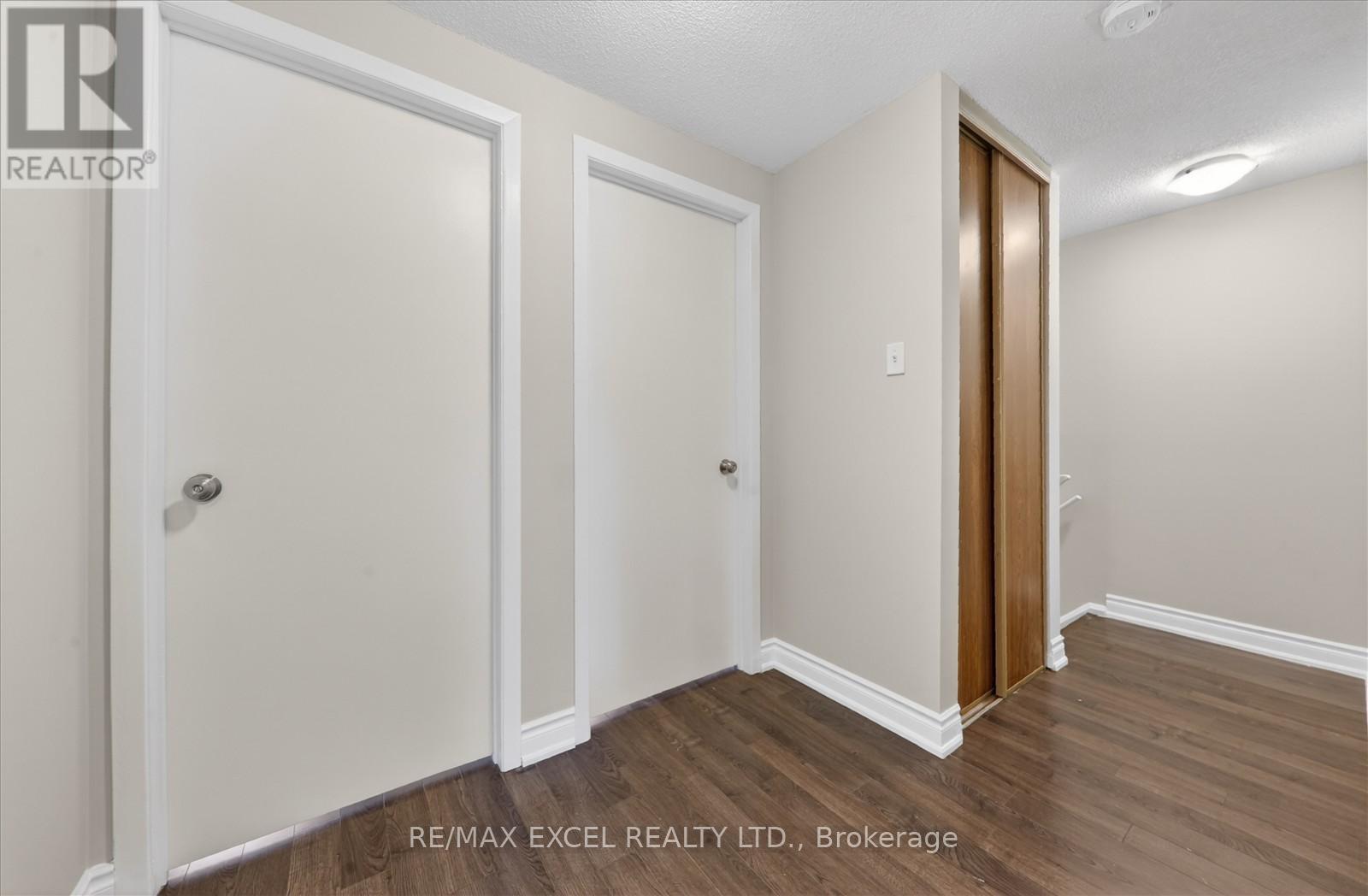18 SCOTNEY GROVE - 18