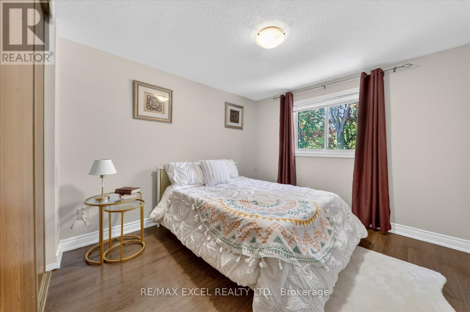 18 SCOTNEY GROVE - 19