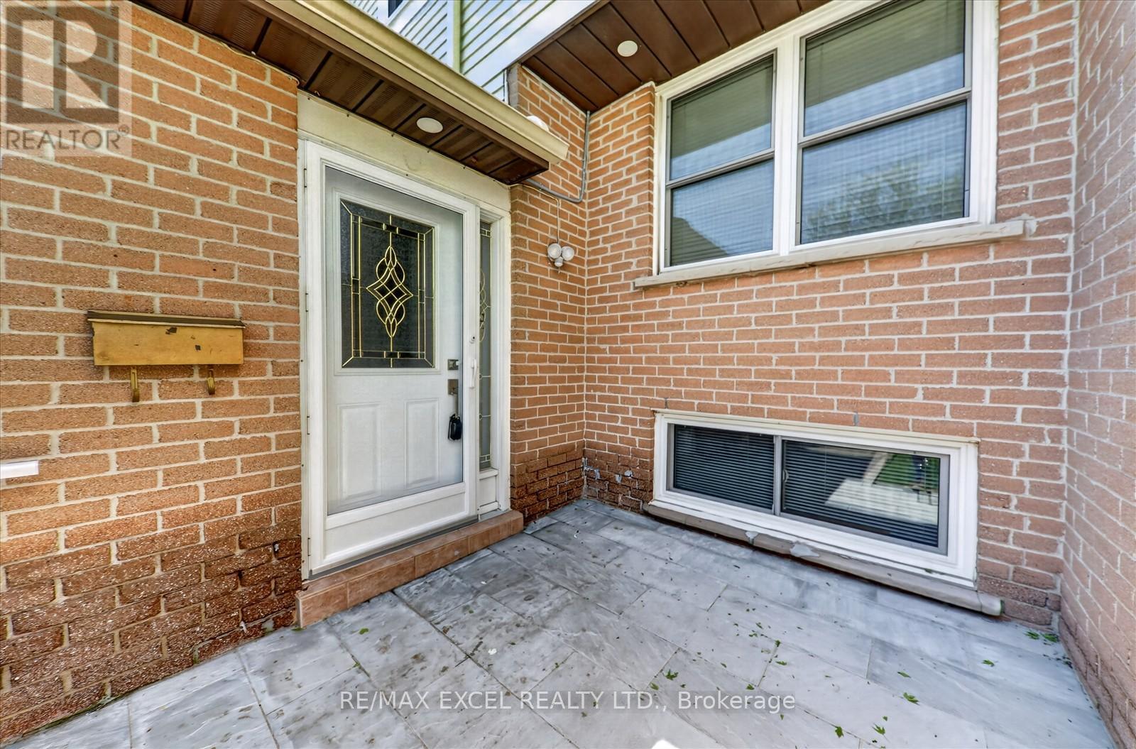 18 SCOTNEY GROVE - Image 2