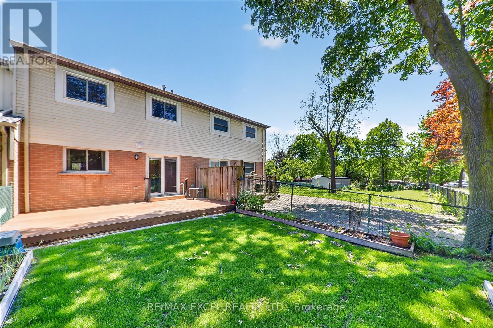 18 SCOTNEY GROVE - 35