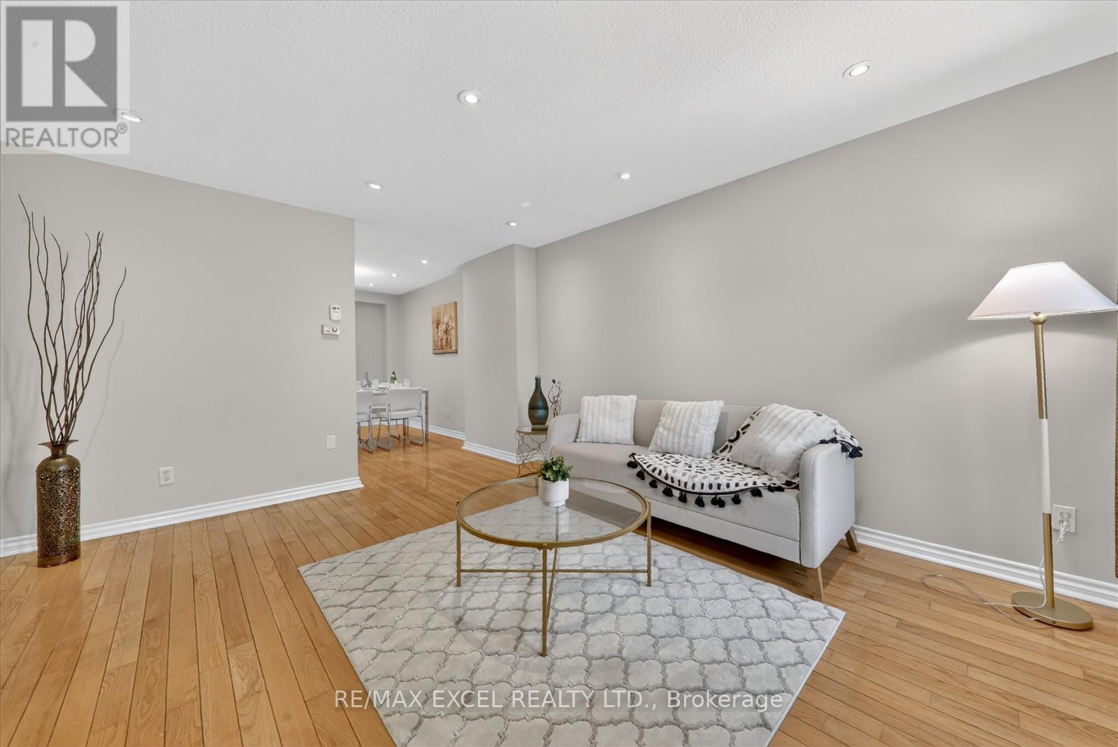 18 SCOTNEY GROVE - 6