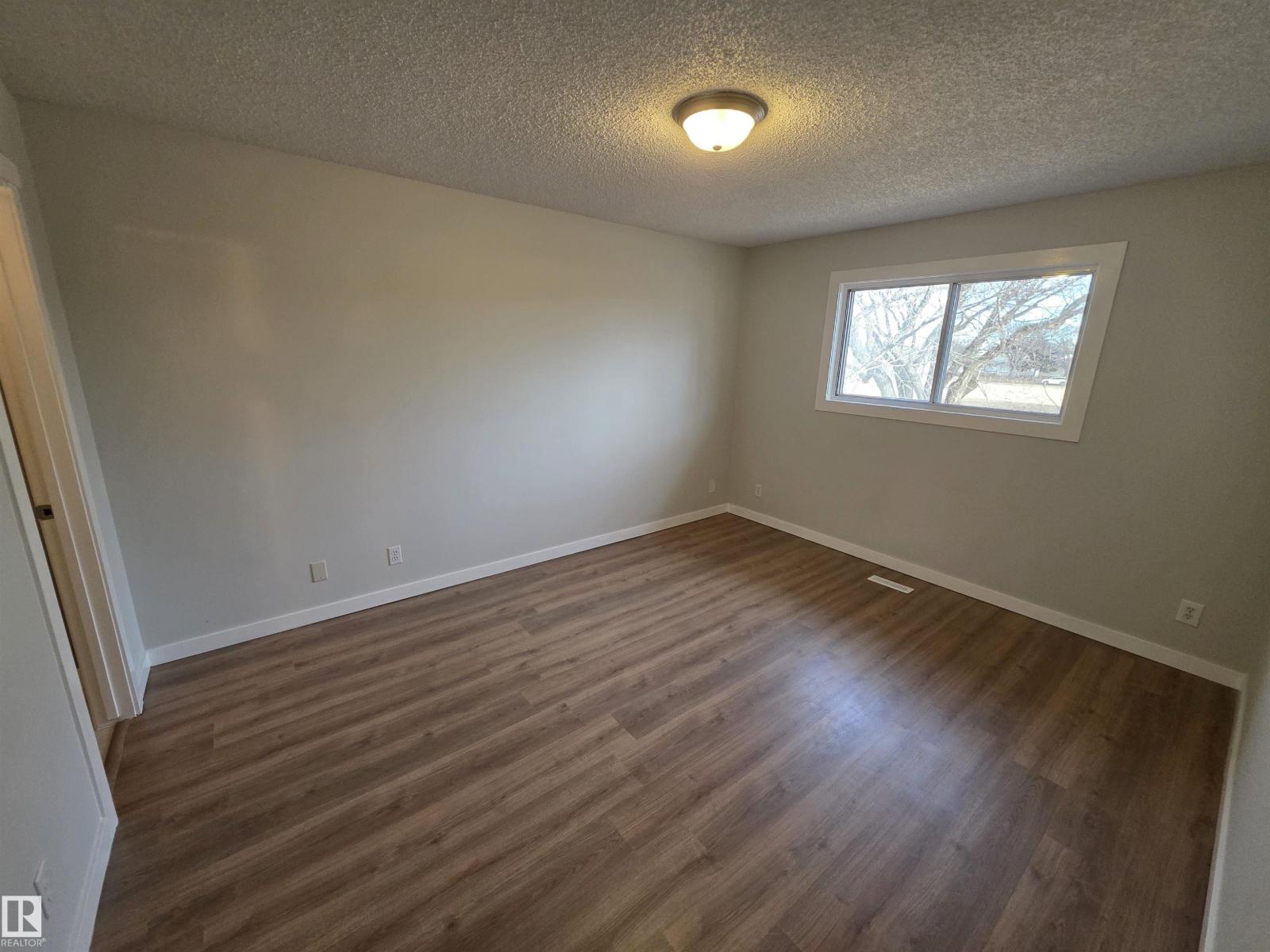 12430 85 ST NW - 16