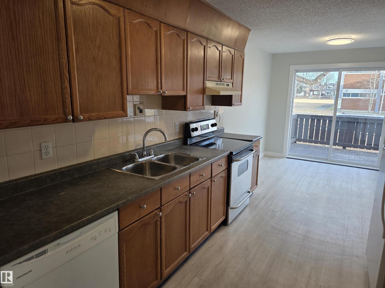 12430 85 ST NW - 8