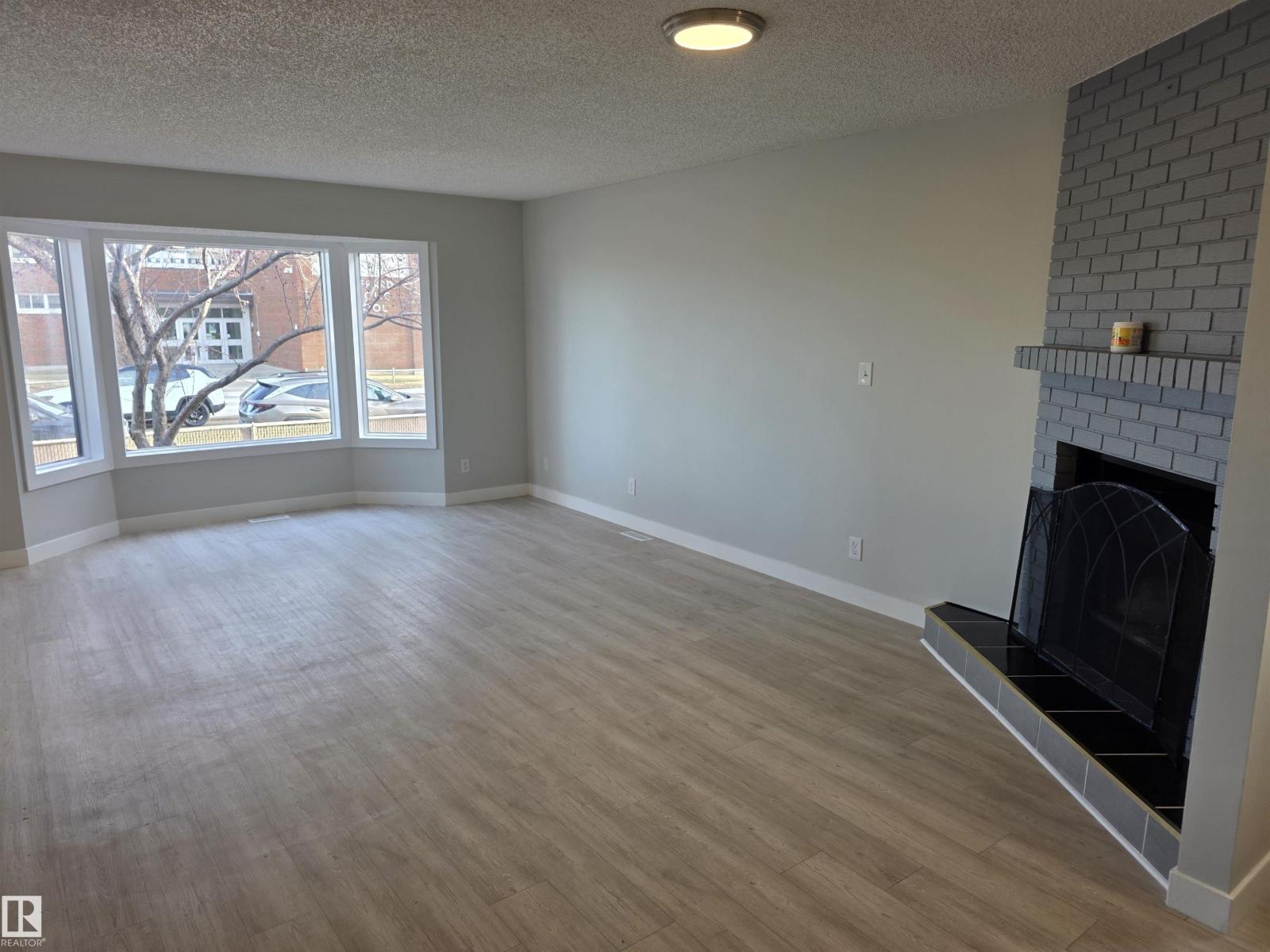 12430 85 ST NW - 4