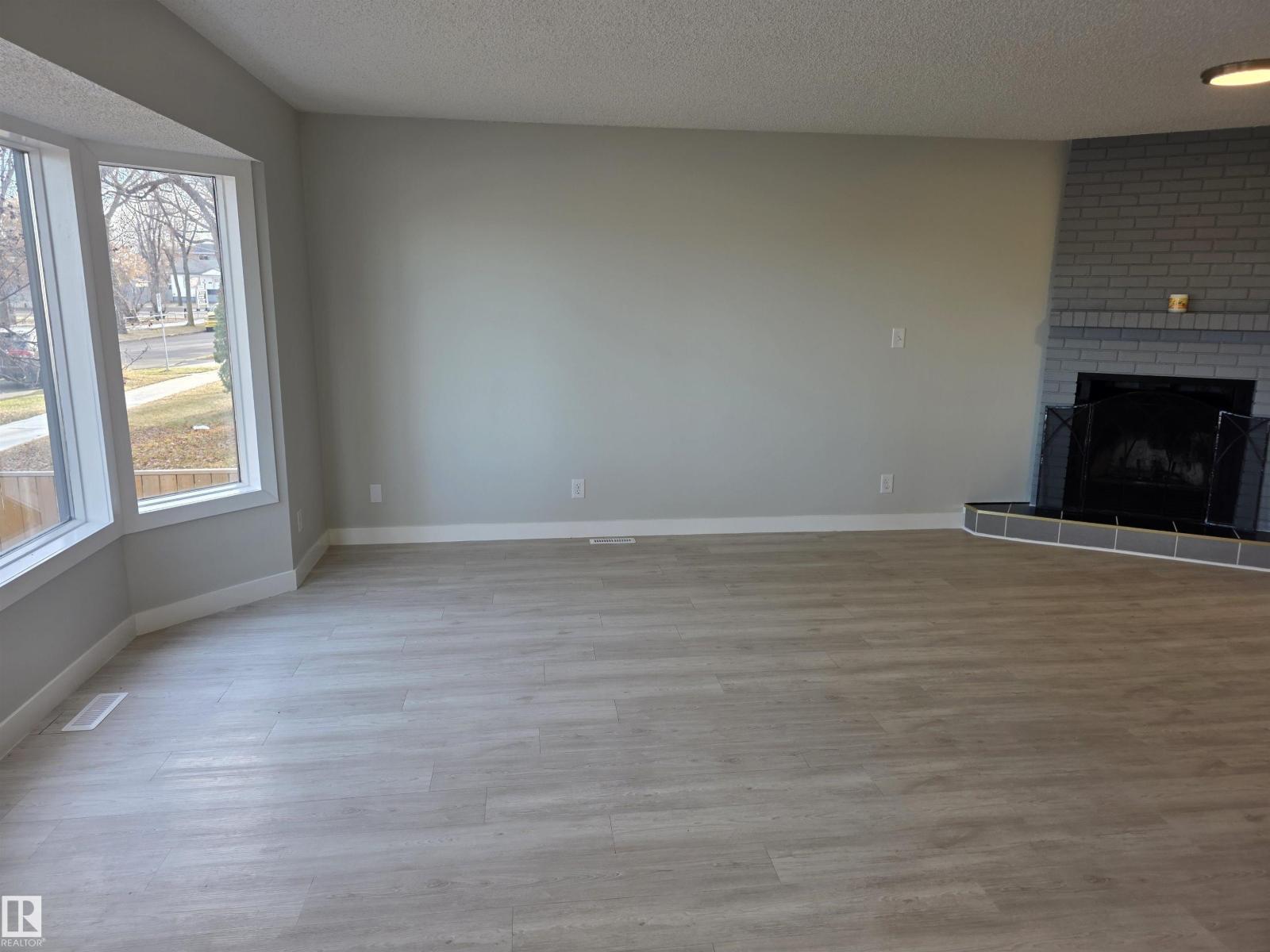 12430 85 ST NW - 5