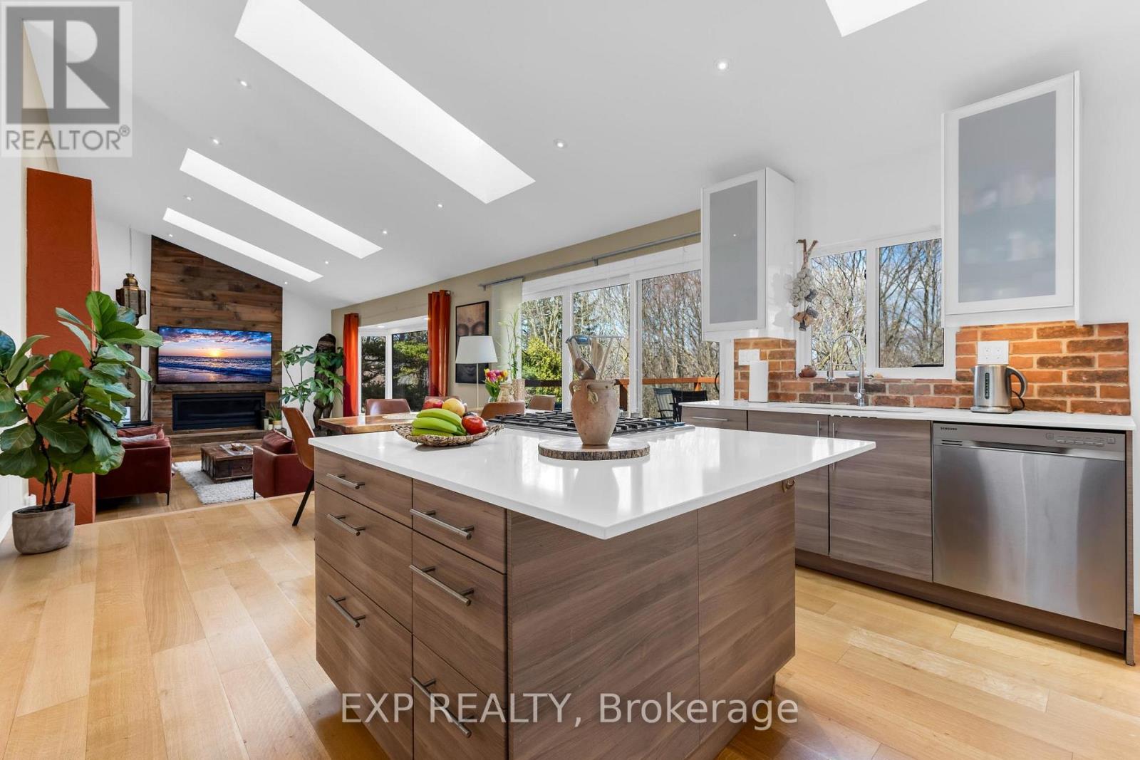 39 HILTS DRIVE - 6