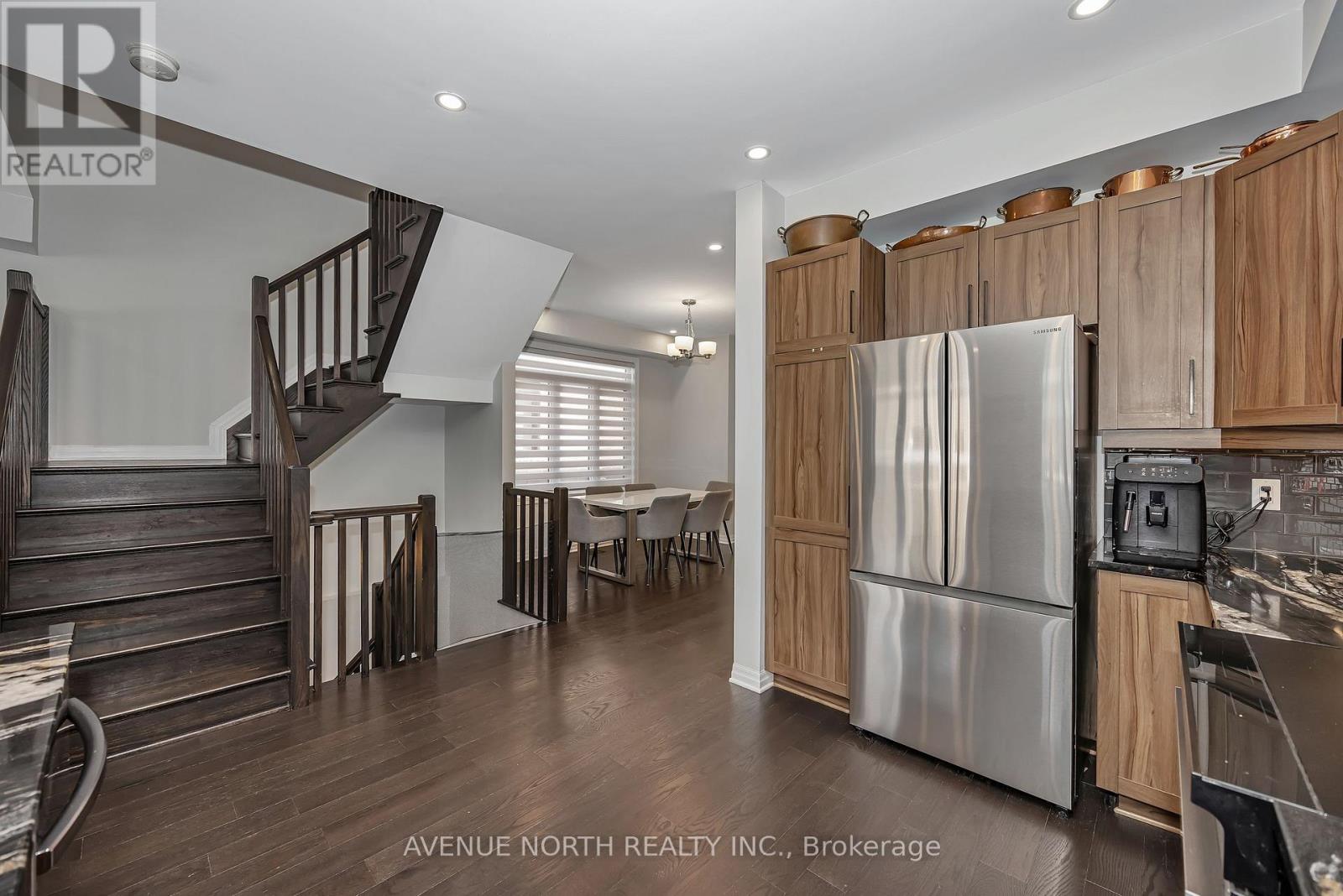 323 LYSANDER PLACE - 10