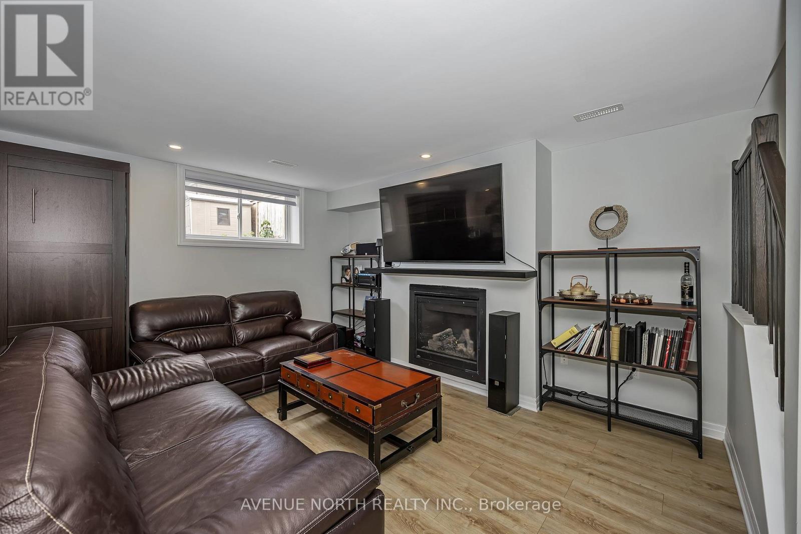 323 LYSANDER PLACE - 36