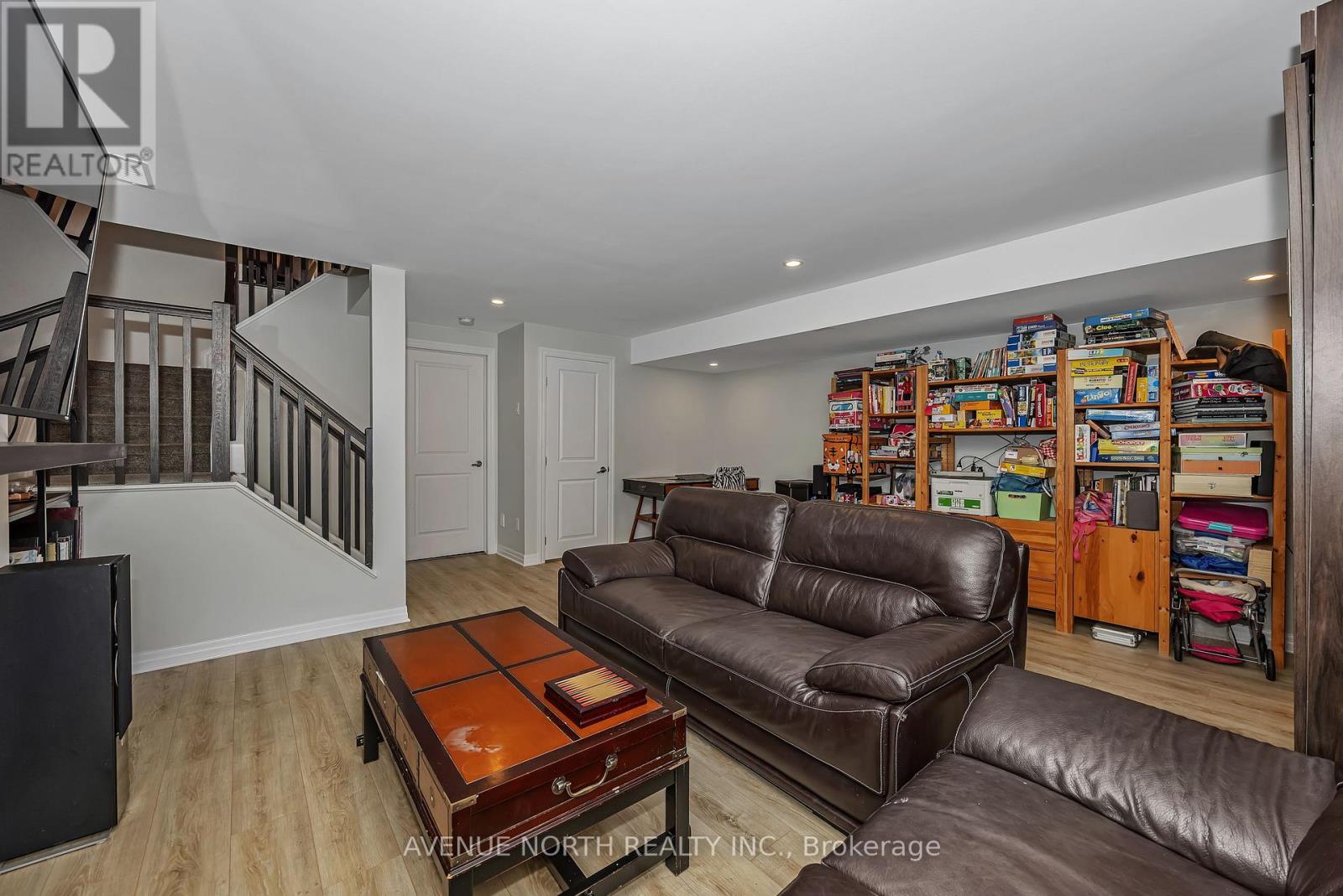 323 LYSANDER PLACE - 37