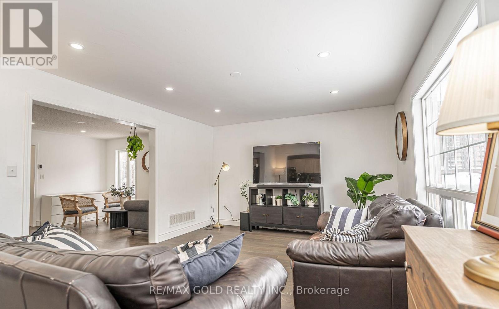 2 ZIMMER STREET - 10