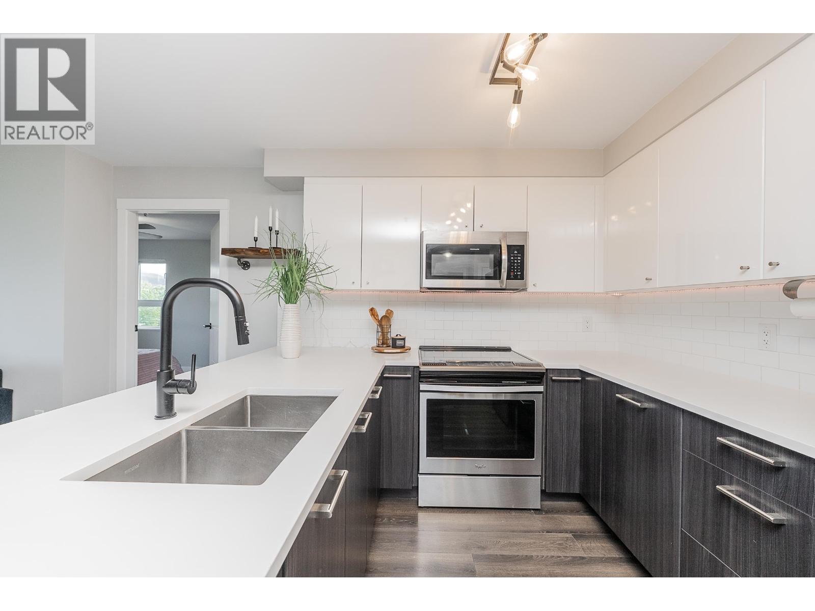 414 2525 CLARKE Street - main photo