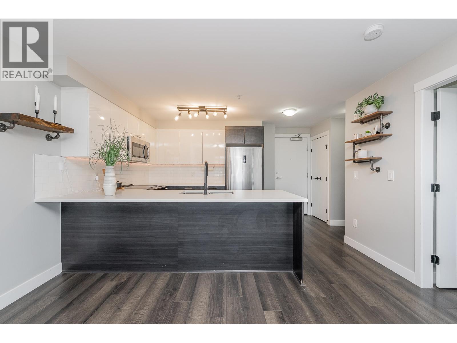 414 2525 CLARKE STREET — photo 5