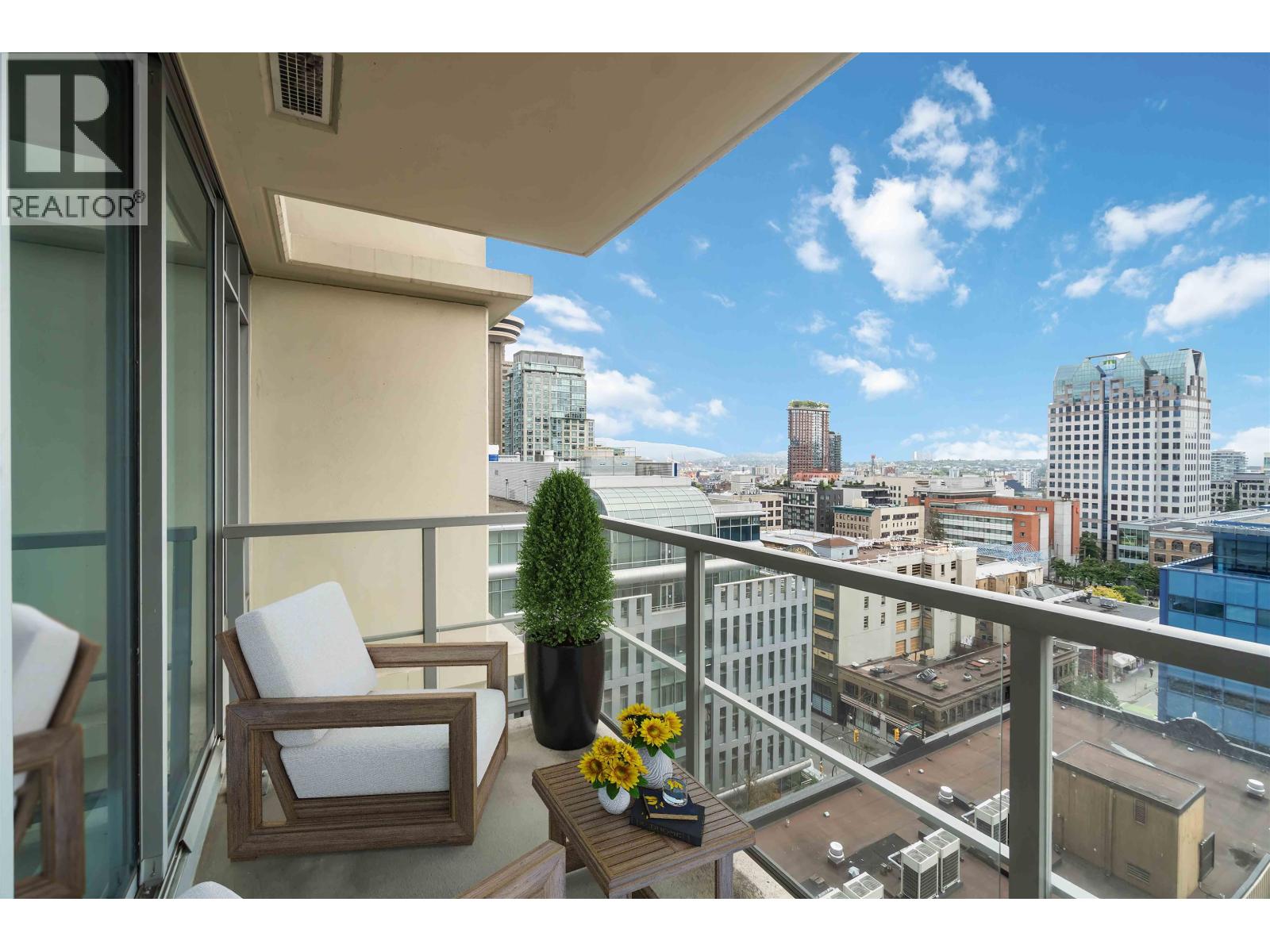 1311 610 GRANVILLE Street - main photo