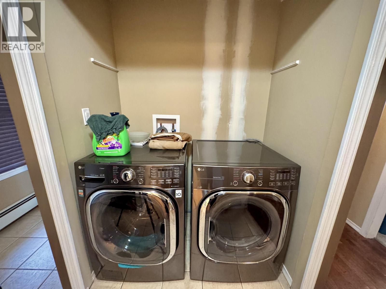 6500 GREY CRESCENT - 21