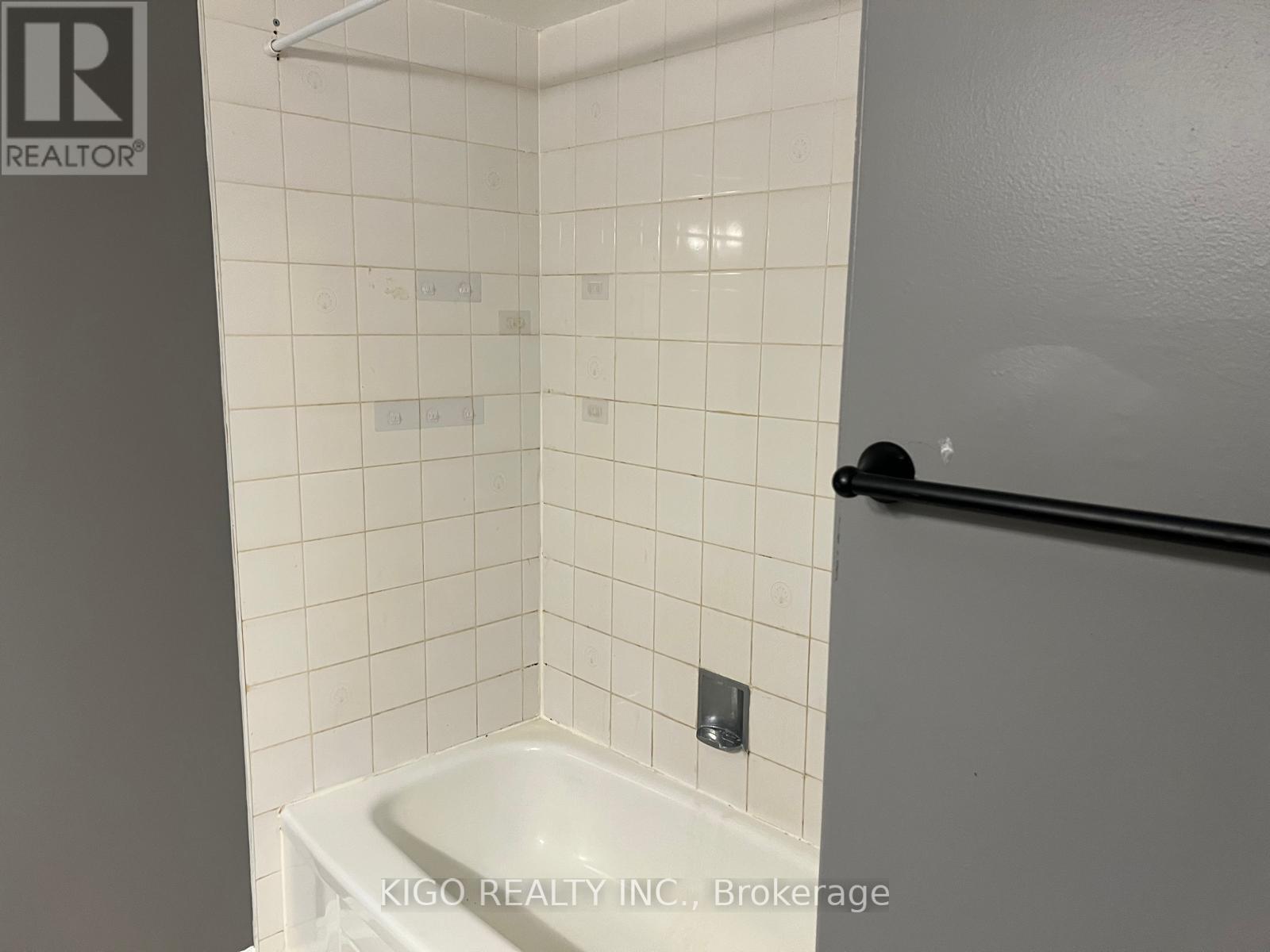 #121 10 BASSETT BOULEVARD - 8