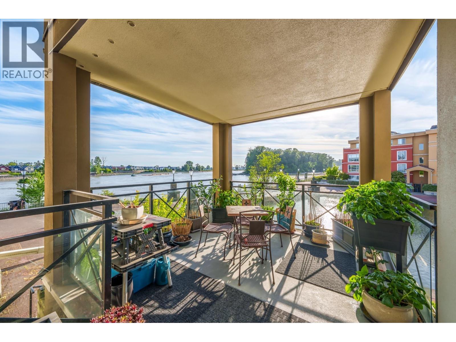 204 2 RENAISSANCE Square - main photo