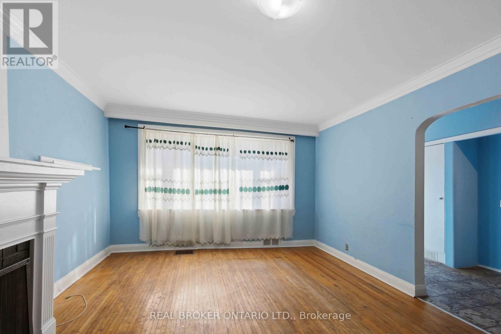 250 MACDONALD AVENUE - 7