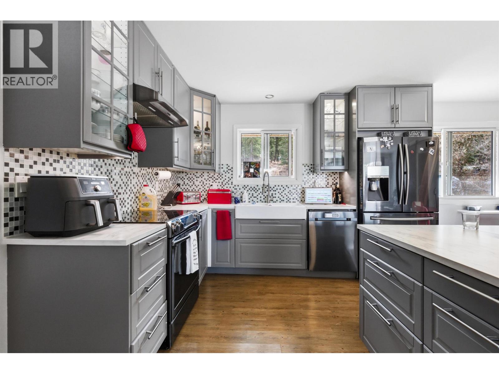 411 RICHARD STREET - 2