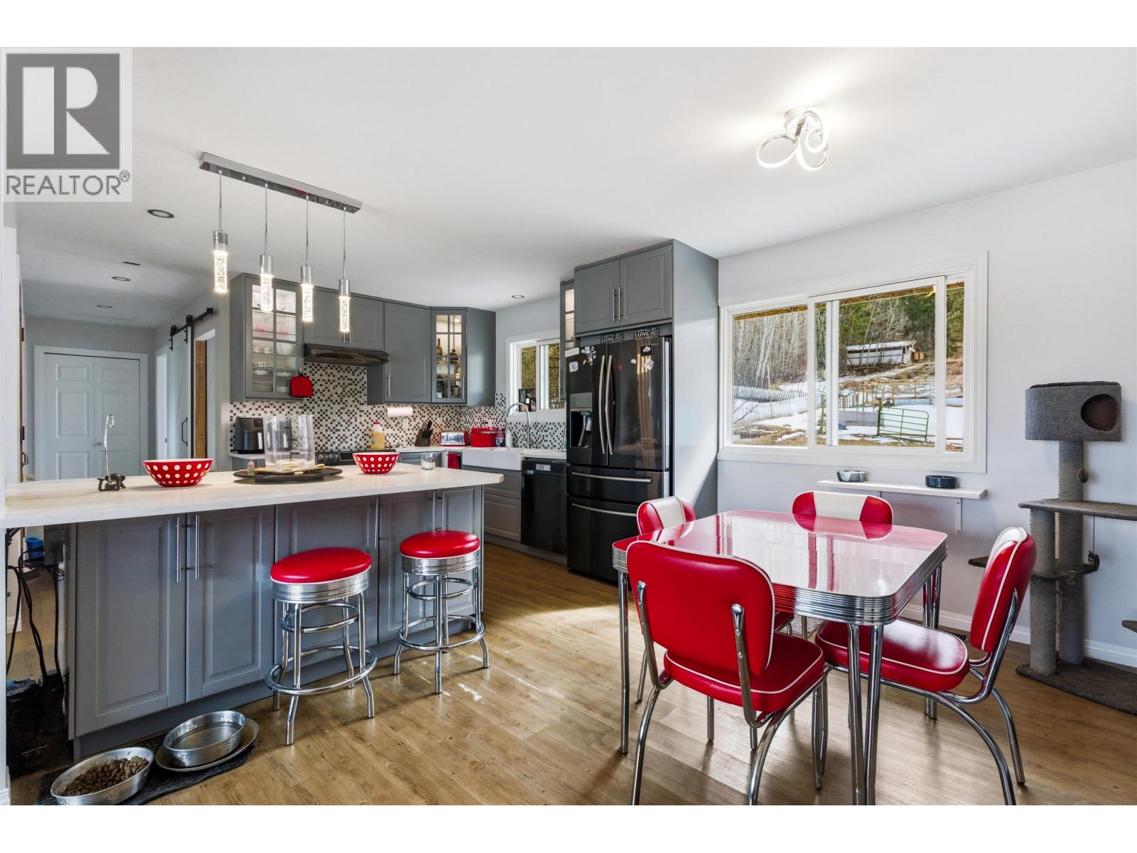 411 RICHARD STREET - 3