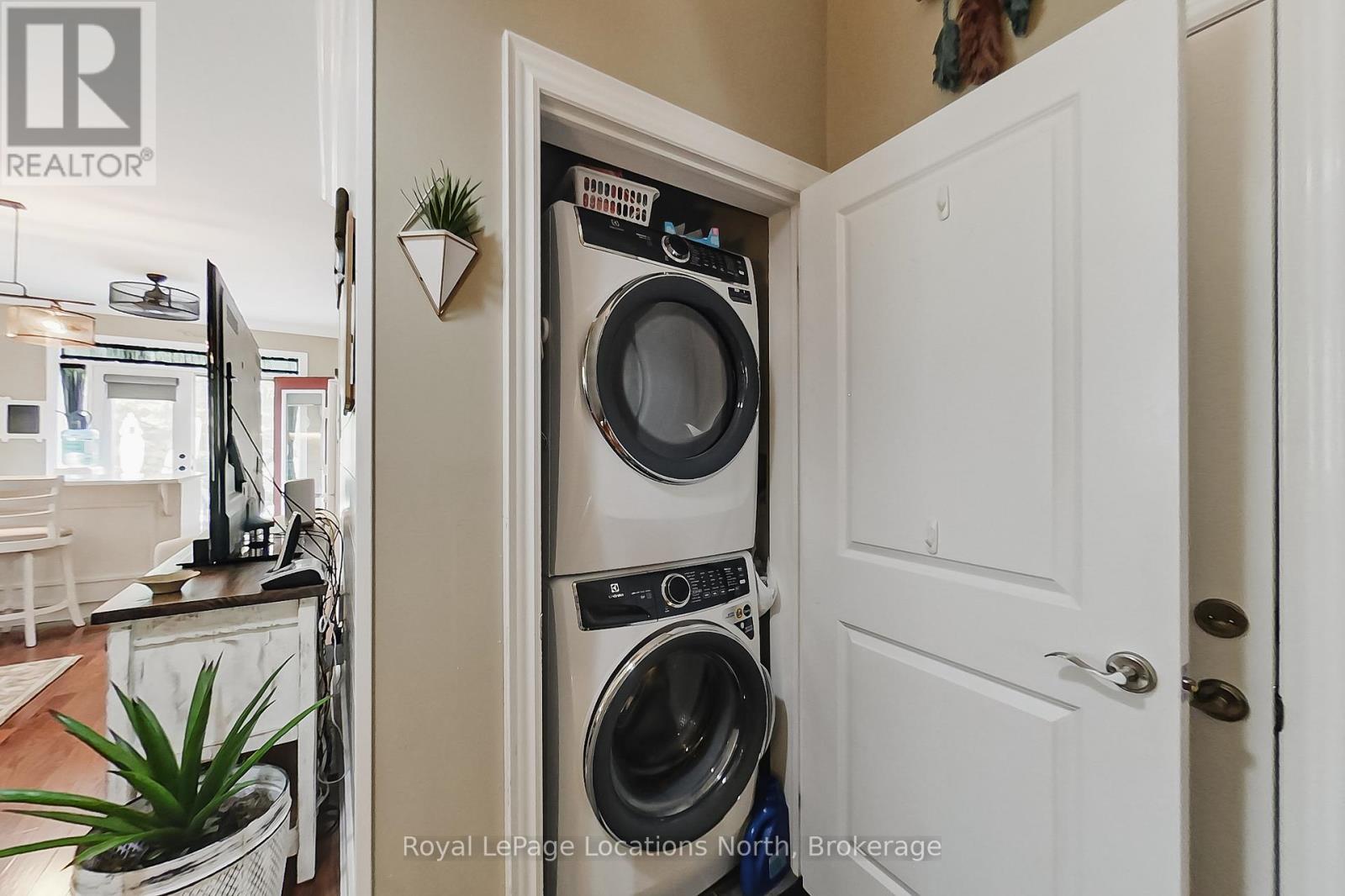 23 COVINGTON BLUE CRESCENT - 19
