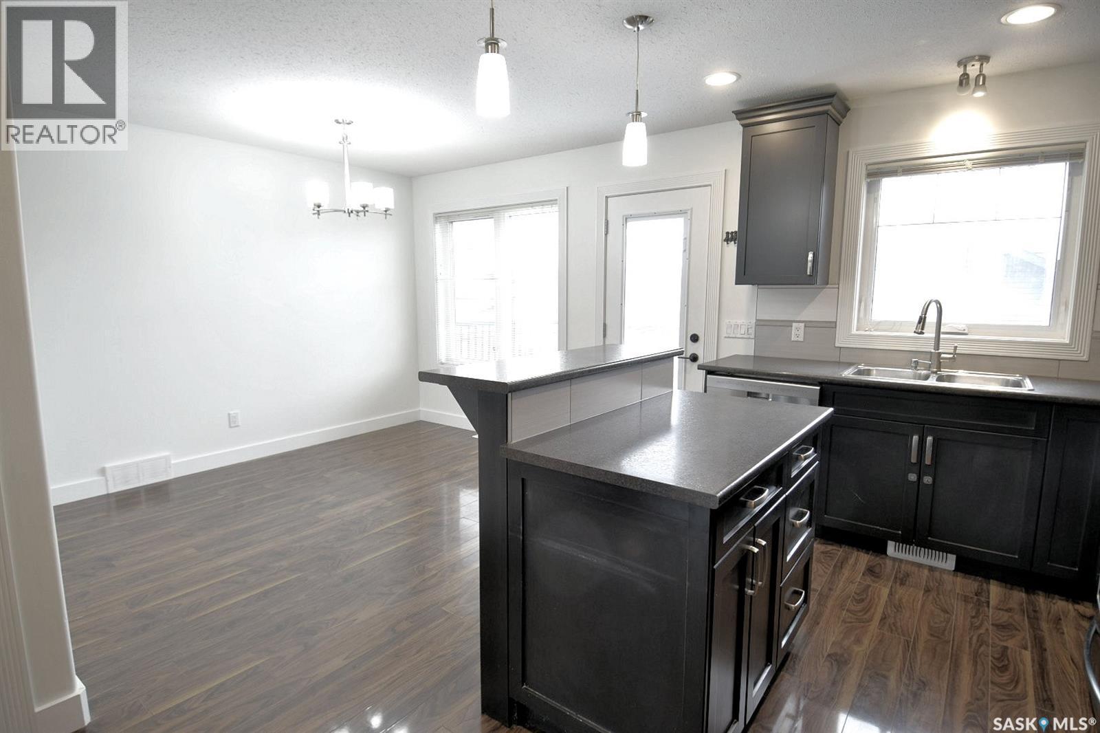 242 Geary CRESCENT - 8