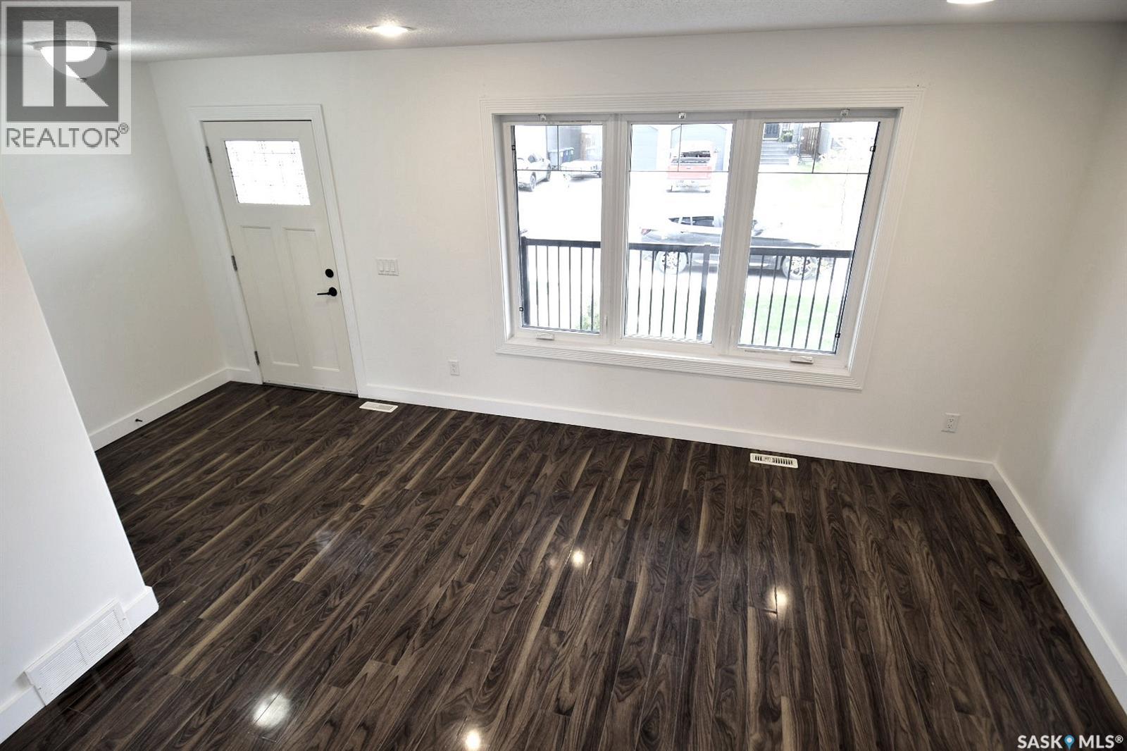 242 Geary CRESCENT - Image 2