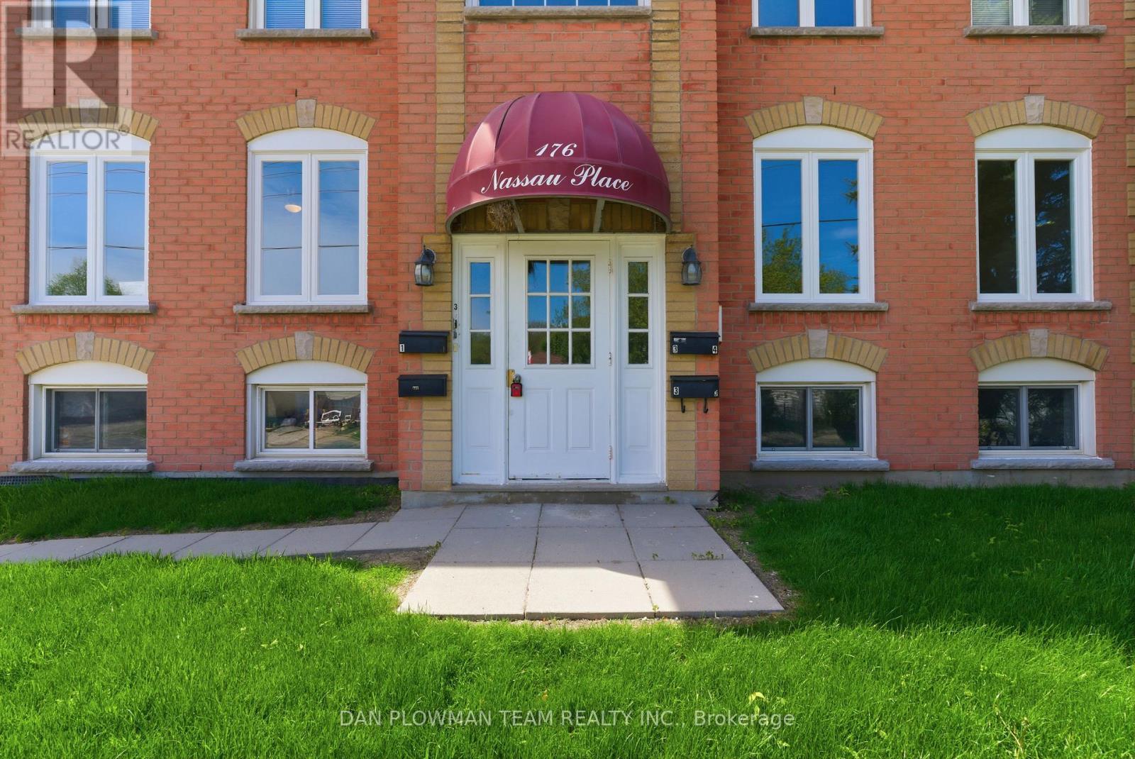 176 NASSAU STREET - 4