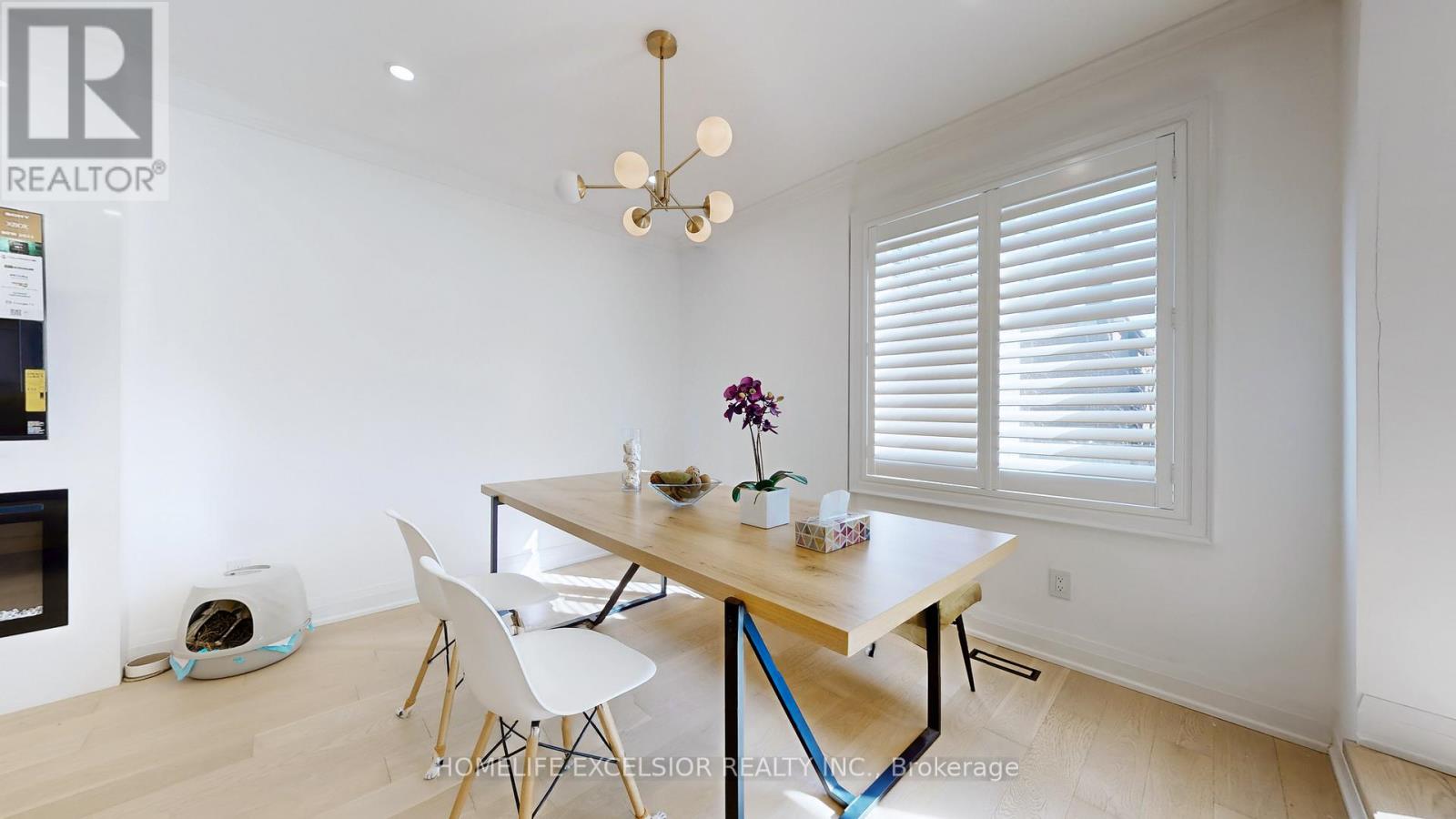 84 JESSICA GARDENS - 5