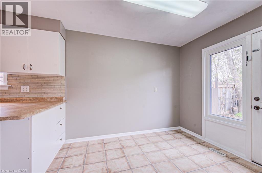 8 SANFORD Crescent - 10
