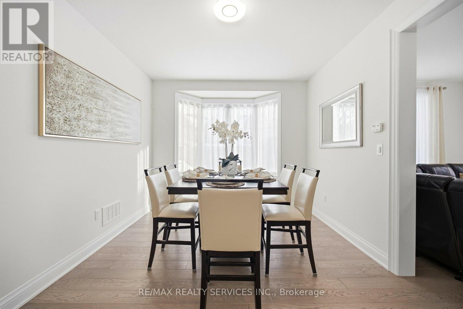 15 FARRINGDON CRESCENT - 10