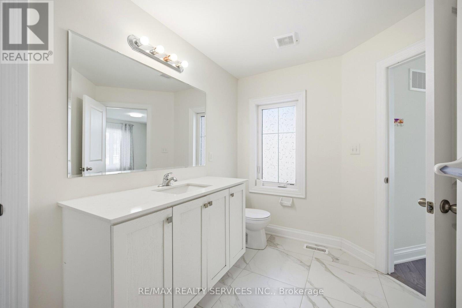 15 FARRINGDON CRESCENT - 42