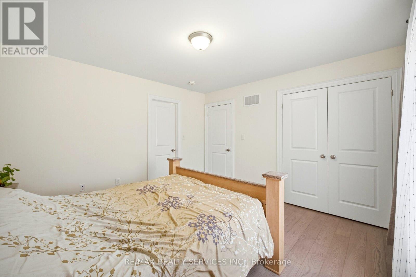 15 FARRINGDON CRESCENT - 46