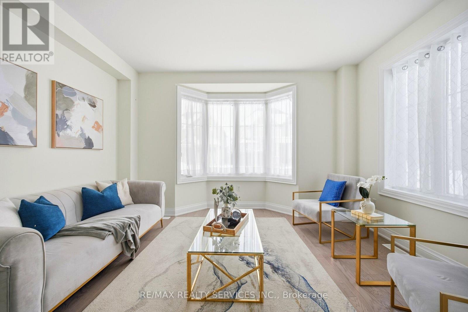 15 FARRINGDON CRESCENT - 5