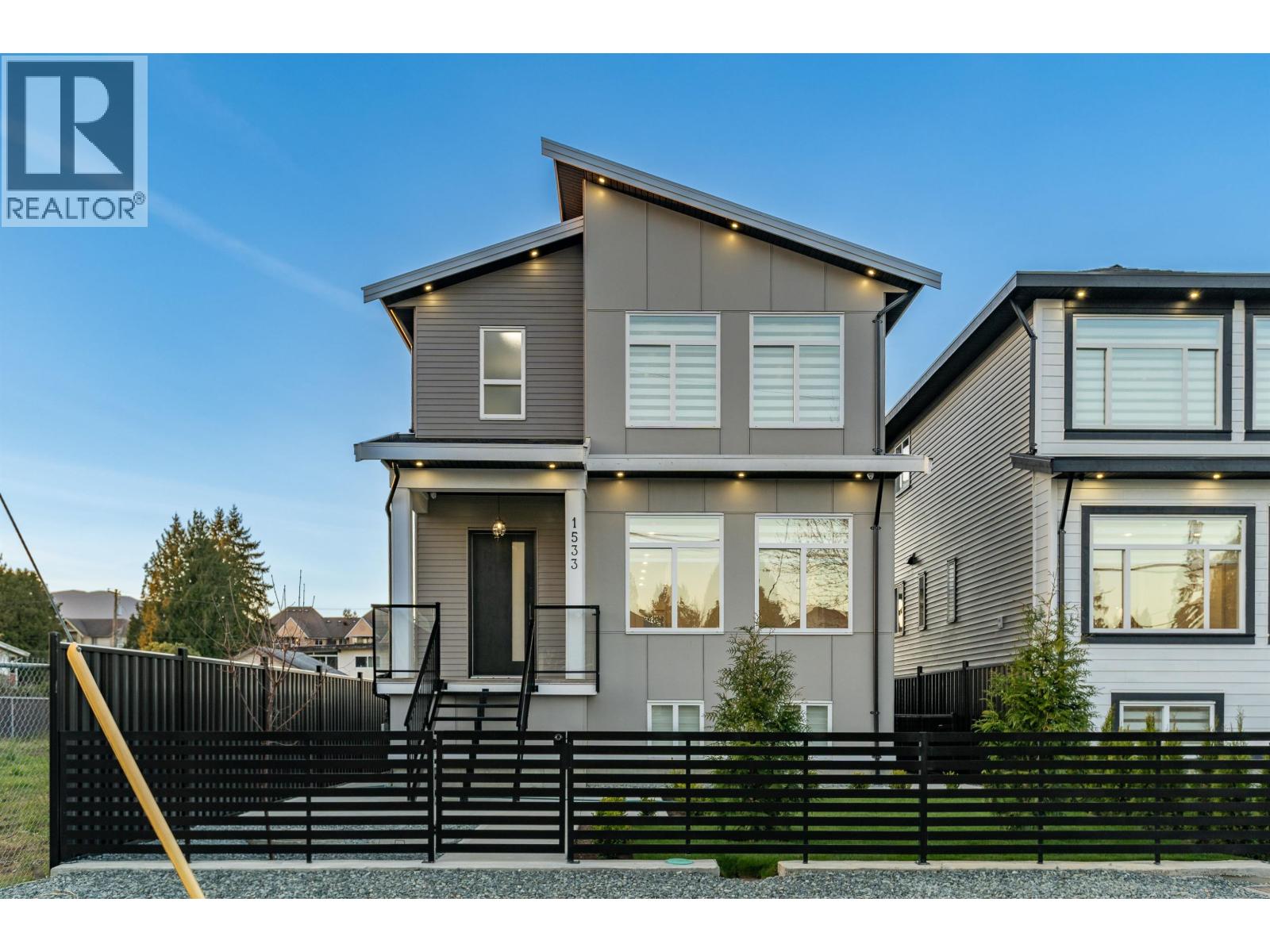 1533 MANNING Avenue - main photo