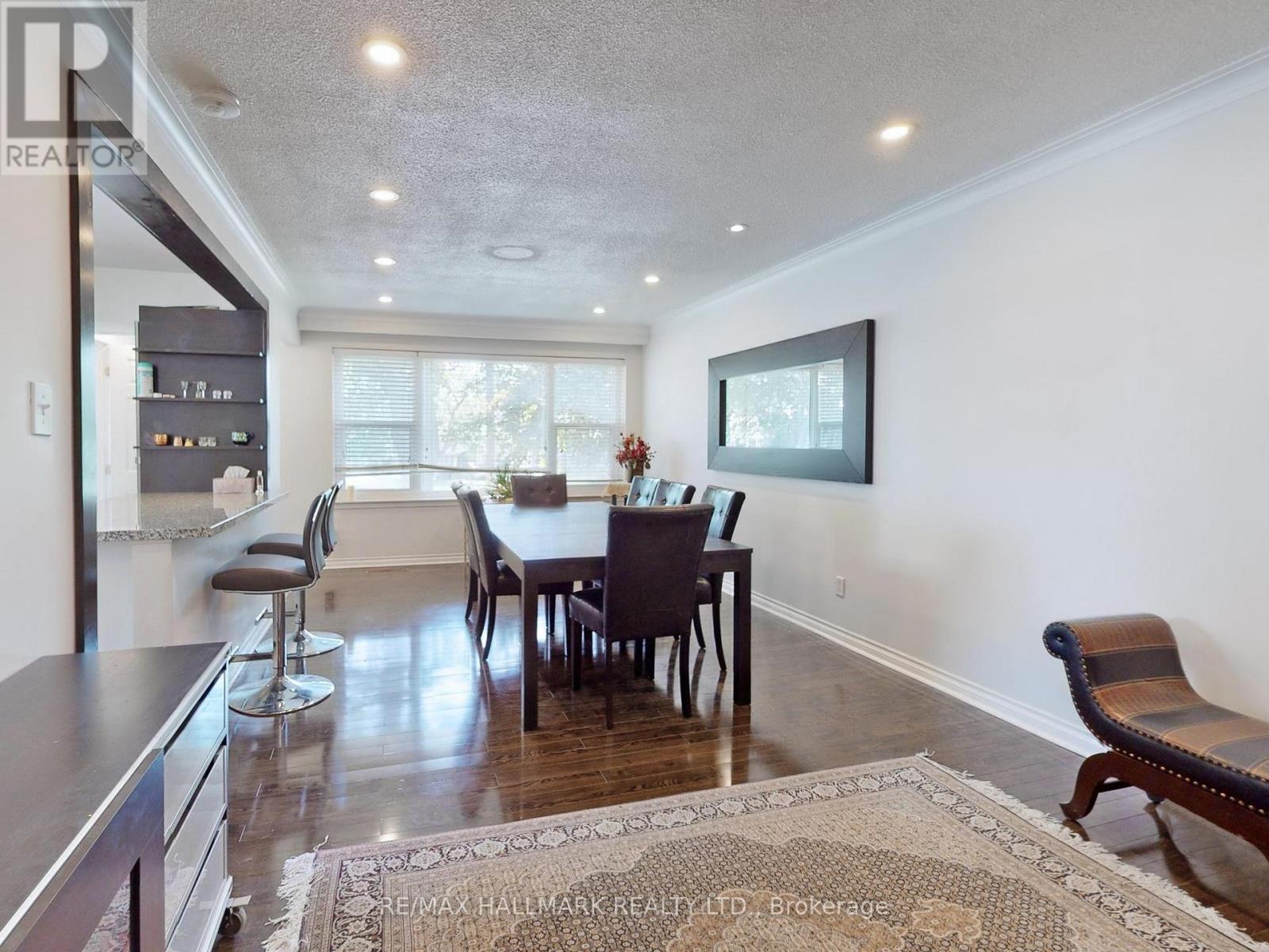 16 DUNBOYNE COURT - 16