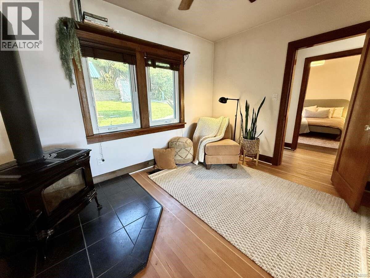 5696 Island Hwy S - 26