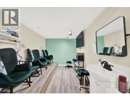 22337 Lougheed Highway, Maple Ridge, BC V2X2T3 Photo 8