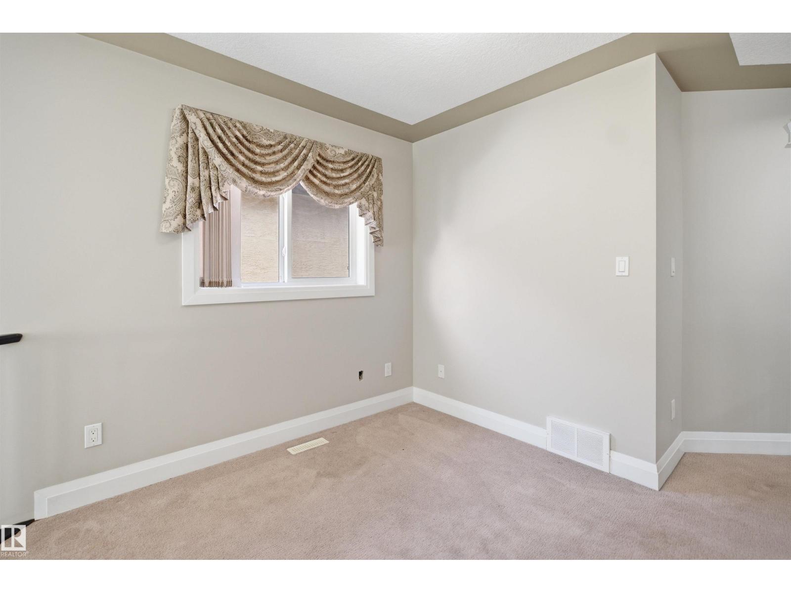 16807 54 ST NW - 37