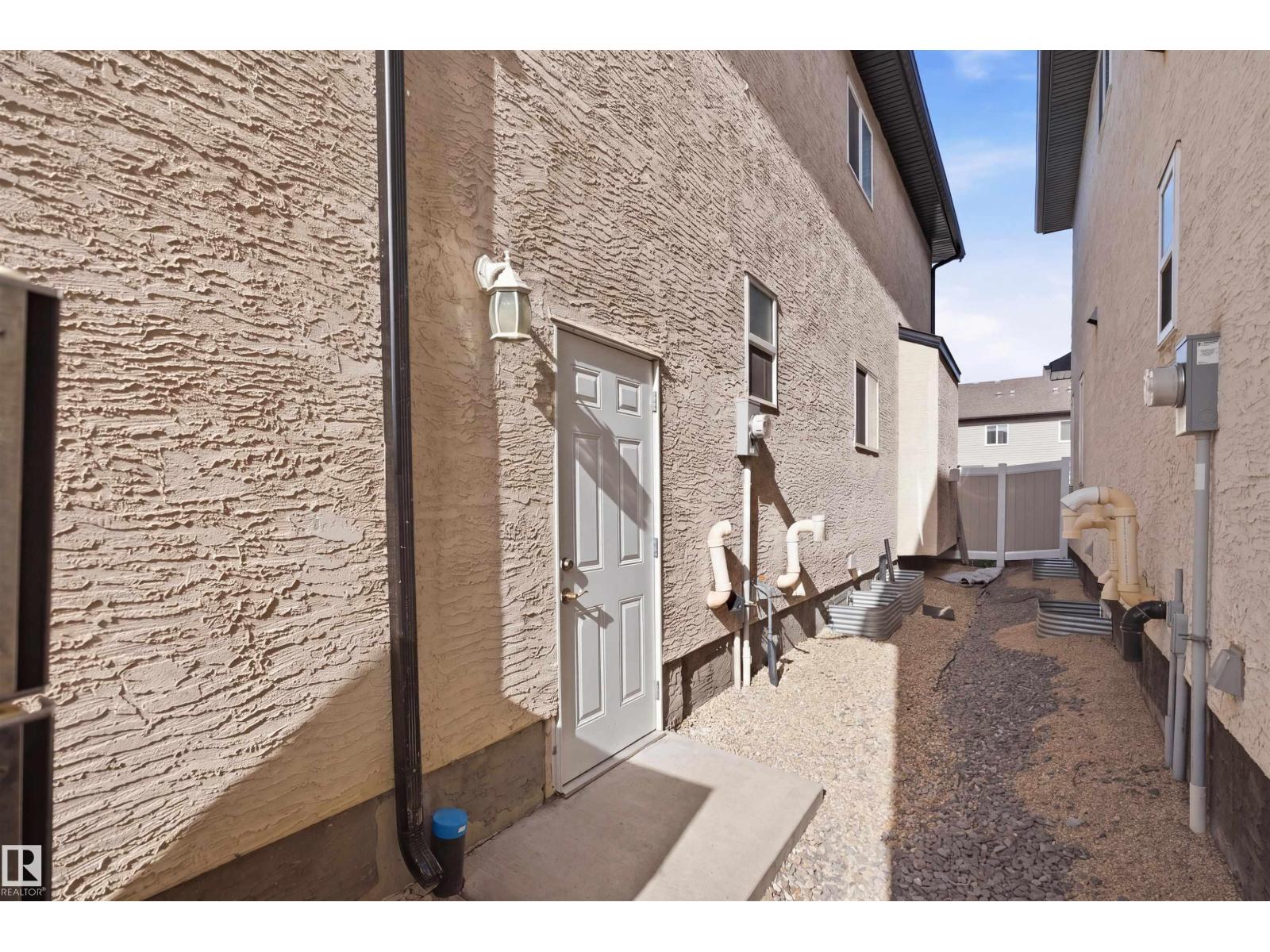 16807 54 ST NW - 38
