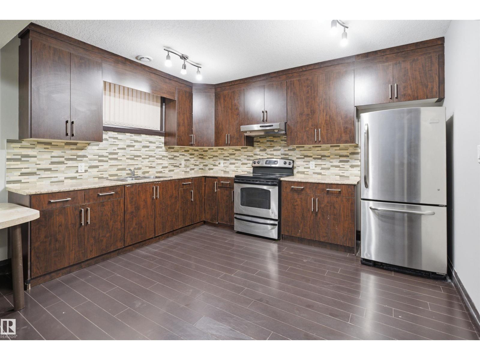 16807 54 ST NW - 41
