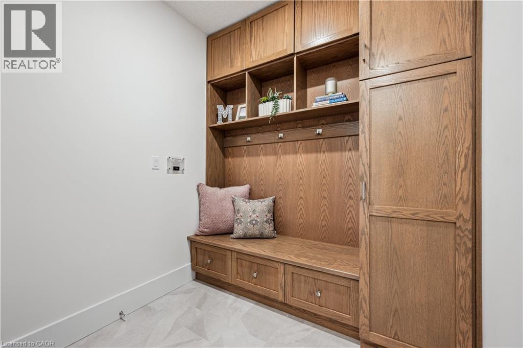629 ANTON Crescent - 12