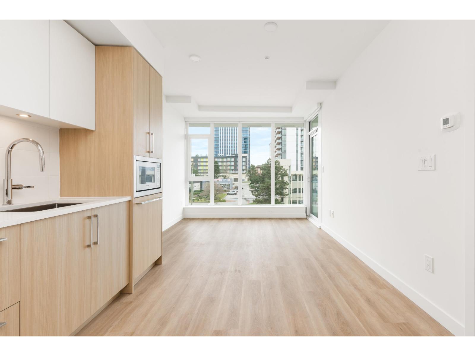 302 9675 KING GEORGE Boulevard - main photo